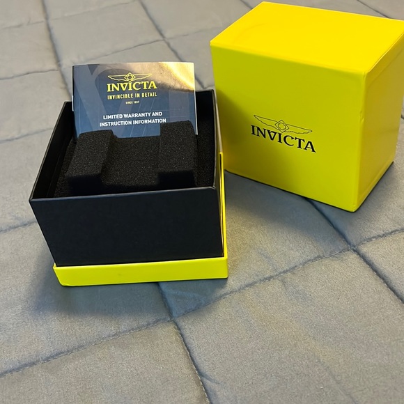 Invicta watch box - Picture 2 of 2
